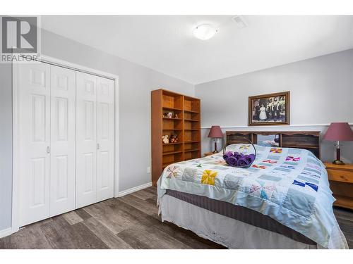 2250 3 Avenue Se, Salmon Arm, BC - Indoor Photo Showing Bedroom