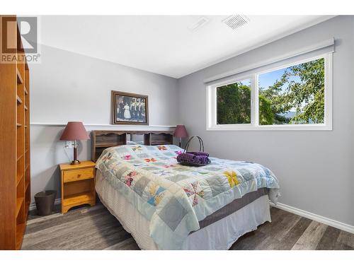 2250 3 Avenue Se, Salmon Arm, BC - Indoor Photo Showing Bedroom