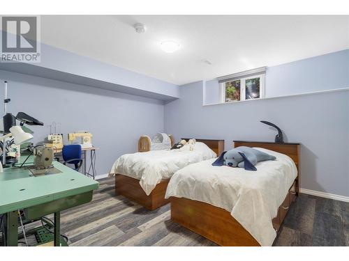 2250 3 Avenue Se, Salmon Arm, BC - Indoor Photo Showing Bedroom