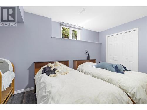 2250 3 Avenue Se, Salmon Arm, BC - Indoor Photo Showing Bedroom