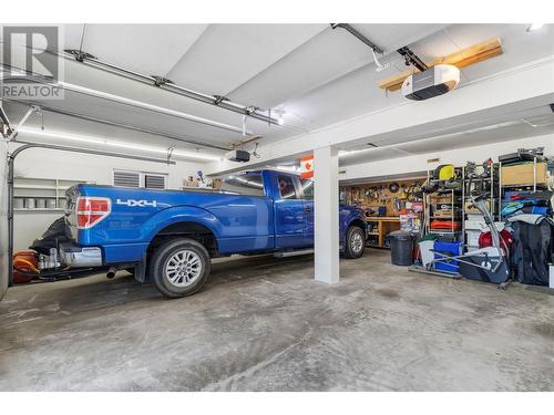 2250 3 Avenue Se, Salmon Arm, BC - Indoor Photo Showing Garage