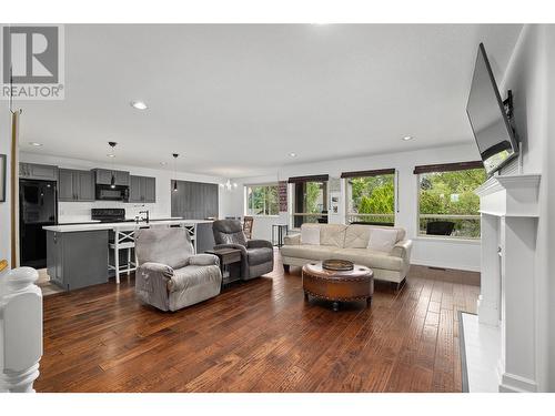 1503 Tanemura Crescent, Kelowna, BC - Indoor Photo Showing Living Room