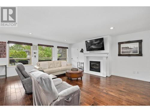 1503 Tanemura Crescent, Kelowna, BC - Indoor Photo Showing Living Room With Fireplace