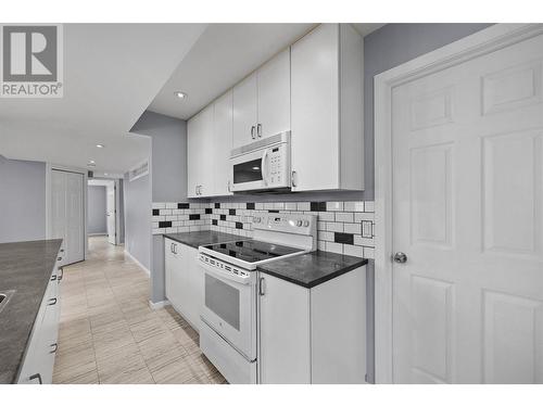 1503 Tanemura Crescent, Kelowna, BC - Indoor Photo Showing Kitchen