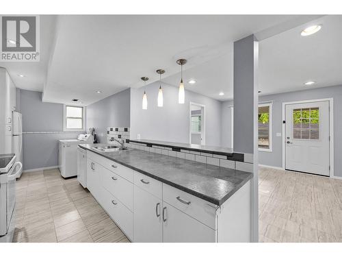 1503 Tanemura Crescent, Kelowna, BC - Indoor Photo Showing Kitchen