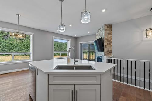 28-1791 10 Street, Salmon Arm, BC - Indoor Photo Showing Kitchen