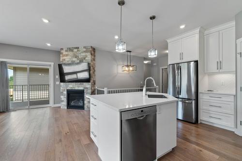 28-1791 10 Street, Salmon Arm, BC - Indoor Photo Showing Kitchen With Upgraded Kitchen