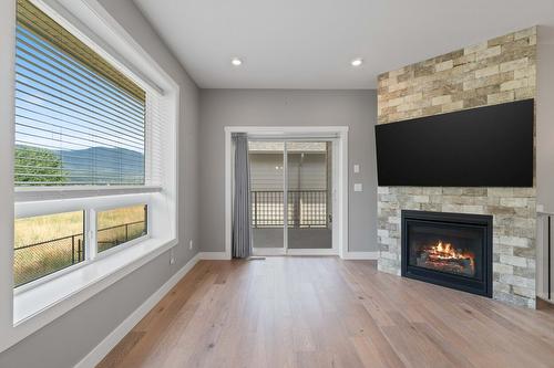 28-1791 10 Street, Salmon Arm, BC - Indoor Photo Showing Living Room With Fireplace