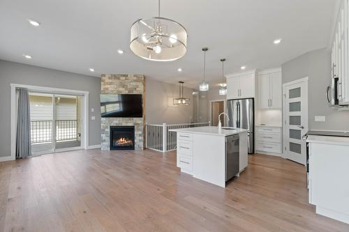 28-1791 10 Street, Salmon Arm, BC - Indoor Photo Showing Kitchen With Fireplace With Upgraded Kitchen