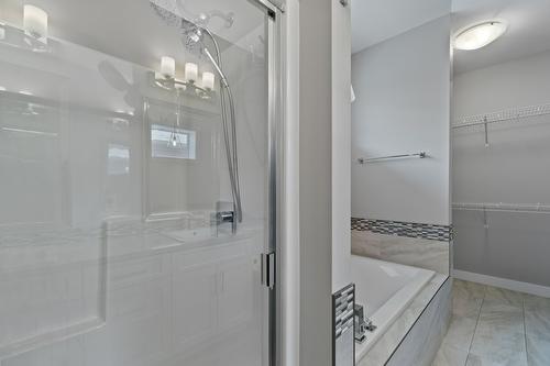 28-1791 10 Street, Salmon Arm, BC - Indoor Photo Showing Bathroom