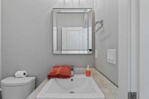 28-1791 10 Street, Salmon Arm, BC - Indoor Photo Showing Bathroom