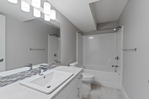 28-1791 10 Street, Salmon Arm, BC - Indoor Photo Showing Bathroom