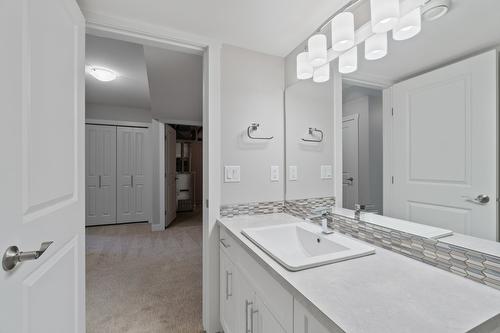 28-1791 10 Street, Salmon Arm, BC - Indoor Photo Showing Bathroom