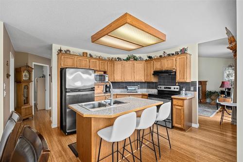 892 Stevenson Road, West Kelowna, BC - Indoor Photo Showing Kitchen With Double Sink