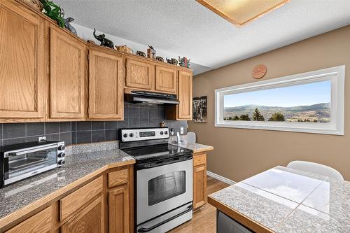 892 Stevenson Road, West Kelowna, BC - Indoor Photo Showing Kitchen