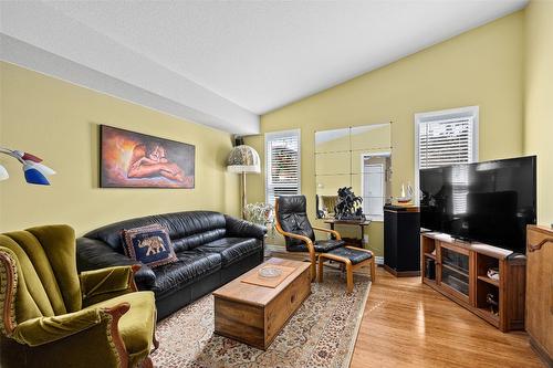 892 Stevenson Road, West Kelowna, BC - Indoor Photo Showing Living Room