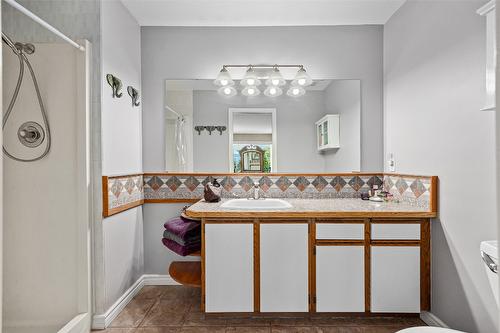 892 Stevenson Road, West Kelowna, BC - Indoor Photo Showing Bathroom