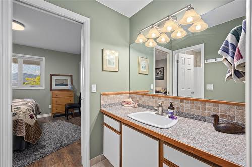 892 Stevenson Road, West Kelowna, BC - Indoor Photo Showing Bathroom