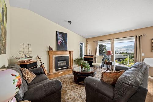 892 Stevenson Road, West Kelowna, BC - Indoor Photo Showing Living Room With Fireplace