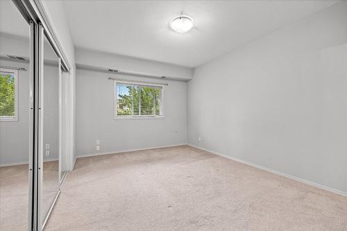 315-2288 Benvoulin Road, Kelowna, BC - Indoor Photo Showing Other Room