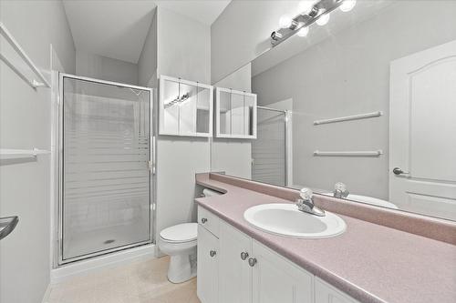 315-2288 Benvoulin Road, Kelowna, BC - Indoor Photo Showing Bathroom