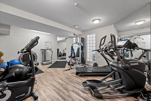 315-2288 Benvoulin Road, Kelowna, BC - Indoor Photo Showing Gym Room