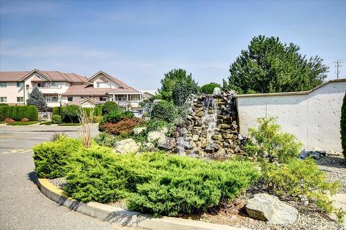 315-2288 Benvoulin Road, Kelowna, BC - Outdoor