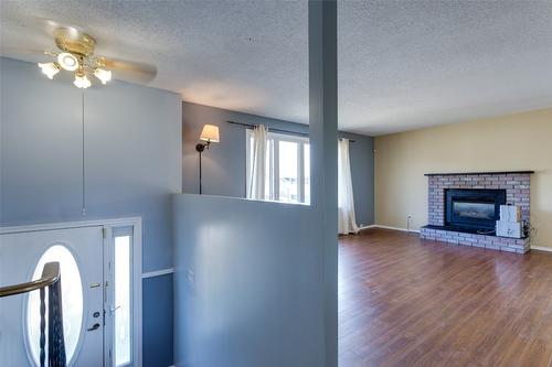 465 O'Keefe Court, Kelowna, BC - Indoor Photo Showing Living Room With Fireplace