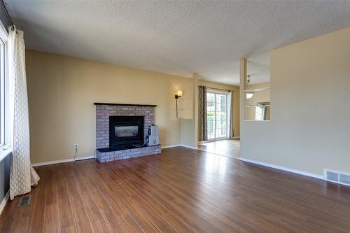 465 O'Keefe Court, Kelowna, BC - Indoor Photo Showing Living Room With Fireplace