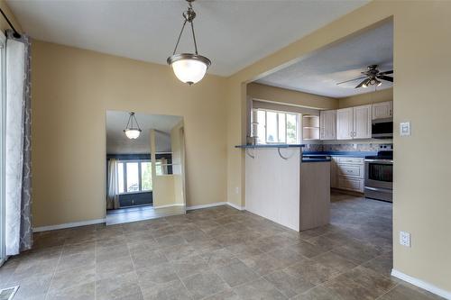 465 O'Keefe Court, Kelowna, BC - Indoor Photo Showing Kitchen