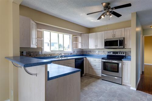 465 O'Keefe Court, Kelowna, BC - Indoor Photo Showing Kitchen With Double Sink