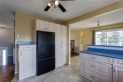 465 O'Keefe Court, Kelowna, BC - Indoor Photo Showing Kitchen