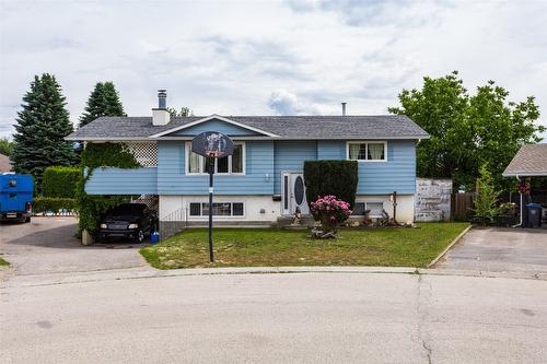 465 O'Keefe Court, Kelowna, BC - Outdoor With Facade