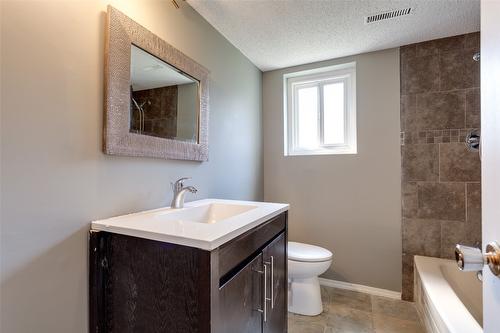 465 O'Keefe Court, Kelowna, BC - Indoor Photo Showing Bathroom