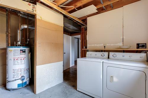 465 O'Keefe Court, Kelowna, BC - Indoor Photo Showing Laundry Room