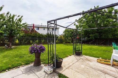 465 O'Keefe Court, Kelowna, BC - Outdoor With Backyard