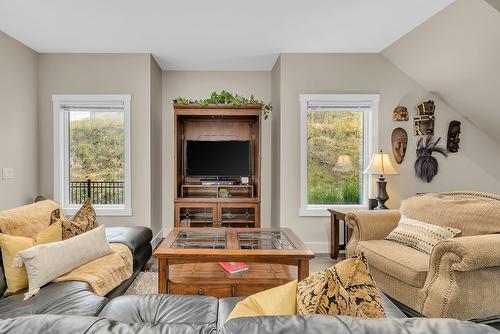 8-1170 Brant Avenue, Kelowna, BC - Indoor Photo Showing Living Room