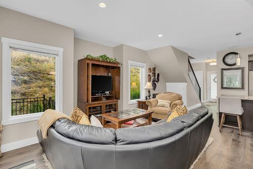 8-1170 Brant Avenue, Kelowna, BC - Indoor Photo Showing Living Room