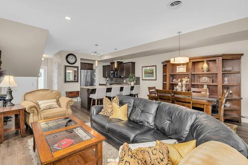 8-1170 Brant Avenue, Kelowna, BC - Indoor Photo Showing Living Room