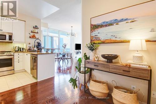 2202 - 220 Burnhamthorpe Road, Mississauga (City Centre), ON - Indoor Photo Showing Kitchen