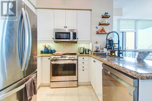 2202 - 220 Burnhamthorpe Road, Mississauga (City Centre), ON - Indoor Photo Showing Kitchen With Stainless Steel Kitchen With Double Sink With Upgraded Kitchen