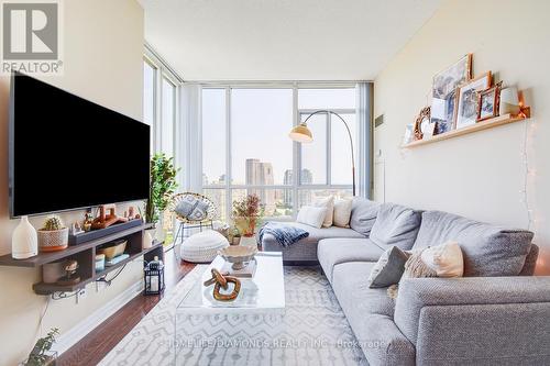 2202 - 220 Burnhamthorpe Road, Mississauga (City Centre), ON - Indoor Photo Showing Living Room