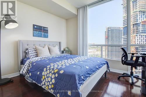 2202 - 220 Burnhamthorpe Road, Mississauga (City Centre), ON - Indoor Photo Showing Bedroom