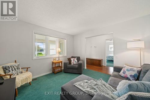 7 Cretney Drive, Prince Edward County (Wellington), ON - Indoor Photo Showing Living Room