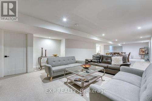 566 Lily Mac Boulevard, Windsor, ON - Indoor Photo Showing Living Room