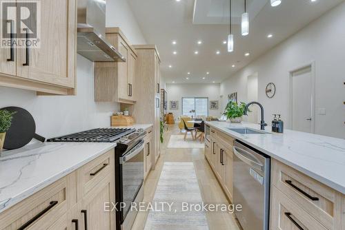 566 Lily Mac Boulevard, Windsor, ON - Indoor Photo Showing Kitchen With Upgraded Kitchen