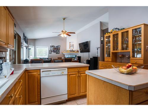 2222 Jenisa Road, Castlegar, BC - Indoor Photo Showing Kitchen