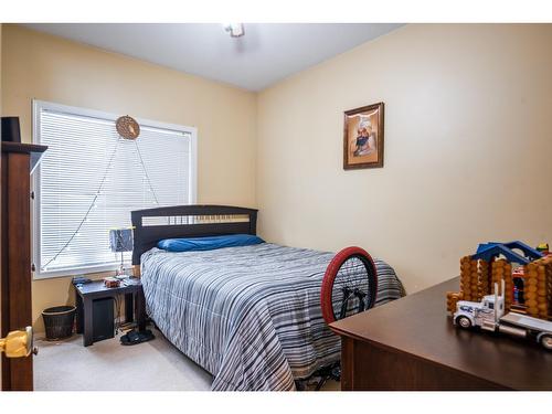 2222 Jenisa Road, Castlegar, BC - Indoor Photo Showing Bedroom