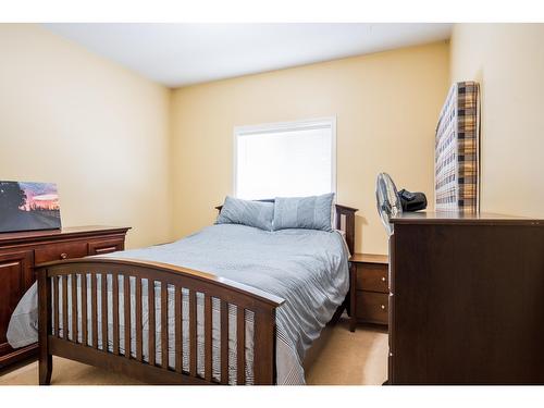 2222 Jenisa Road, Castlegar, BC - Indoor Photo Showing Bedroom