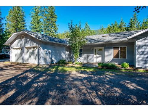 2222 Jenisa Road, Castlegar, BC - Outdoor